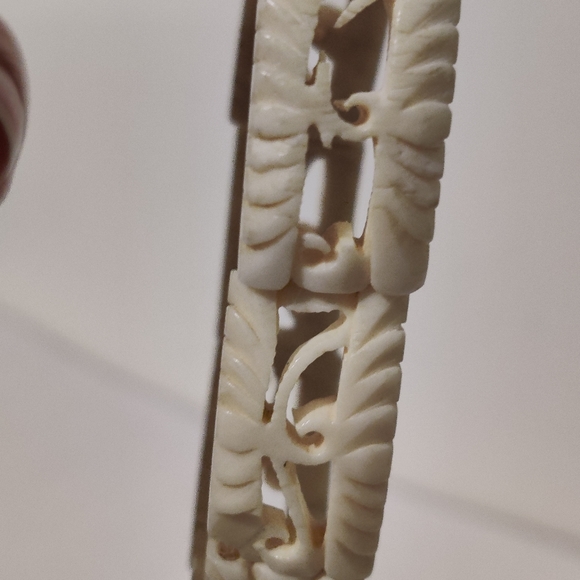 Vintage Carved Bone Bracelet and Earrings - Picture 13 of 15